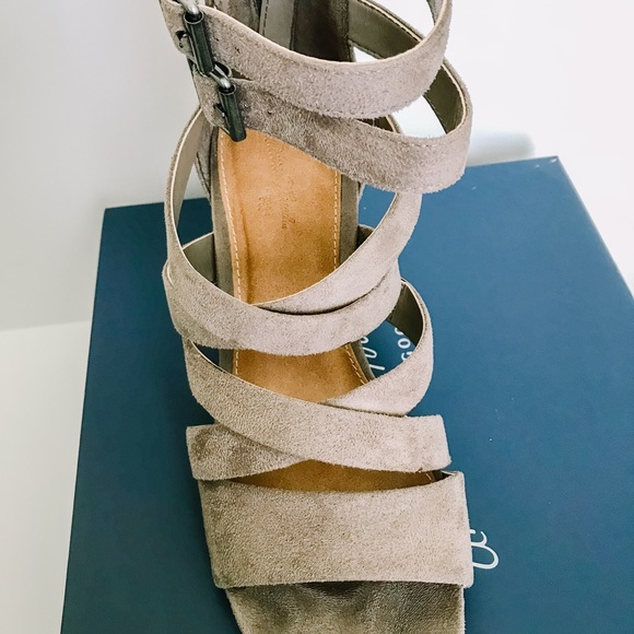 Universal Thread heels - Picture 3 of 5